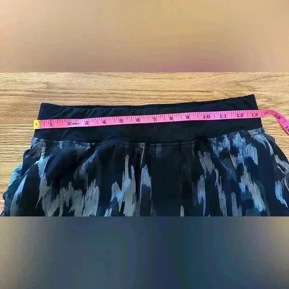 Lululemon T.H.E. Short - Size Small - Gray/Black - Picture 9 of 11